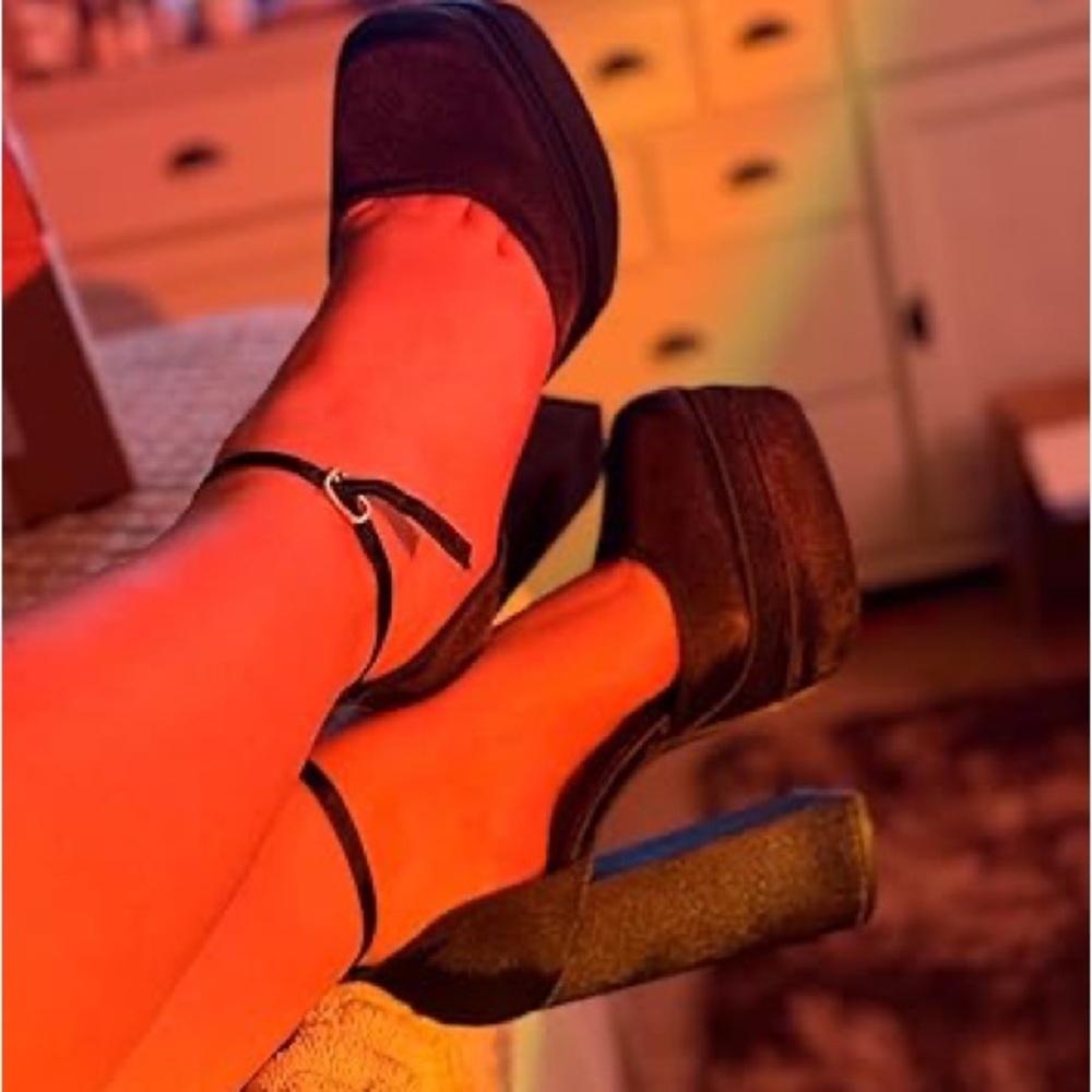 Chic Black Platform Heels
